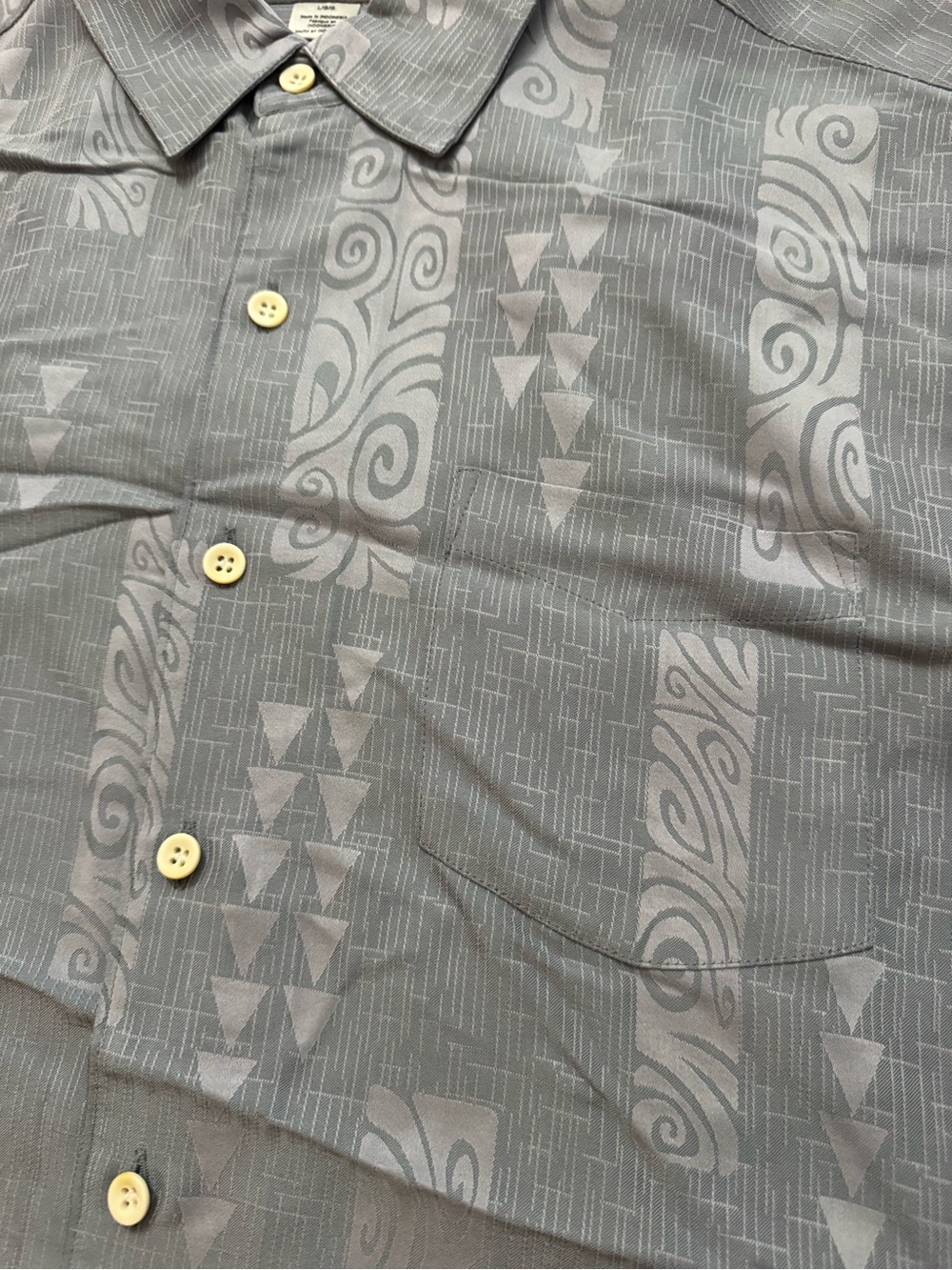 Quicksilver Y2K Aztec Style Men’s Short Sleeve Button Up Shirt Size Large - Picture 2 of 7